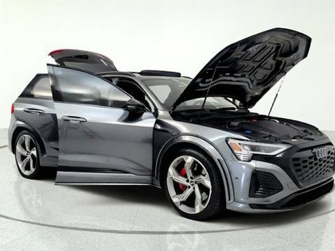 Used 2024 Audi Q8 e-tron Prestige AWD/4WD image 11