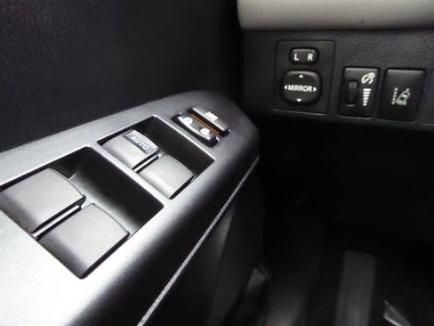 Used 2018 Toyota RAV4 LE image 17