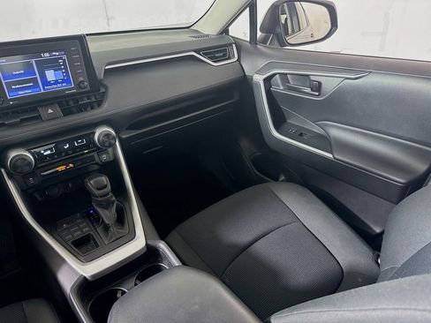 Used 2020 Toyota RAV4 LE w/ Carpet Mat Package image 21