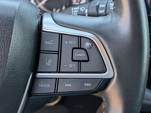 Used 2024 Toyota Highlander XSE image 21