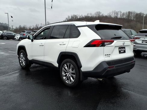 Used 2020 Toyota RAV4 XLE Premium image 4