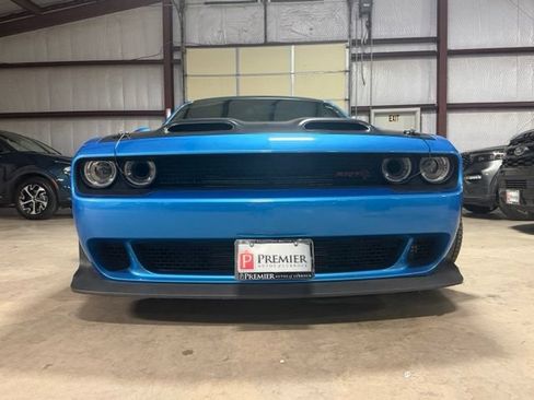 Used 2023 Dodge Challenger SRT Hellcat RWD image 2