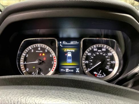 Used 2018 Nissan Titan SV w/ SV Convenience Package AWD/4WD image 26