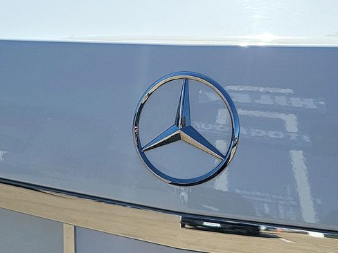 Used 2014 Mercedes-Benz E 250 BlueTEC Sedan image 29