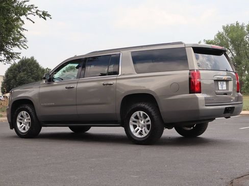 Used 2019 Chevrolet Suburban LT RWD image 7