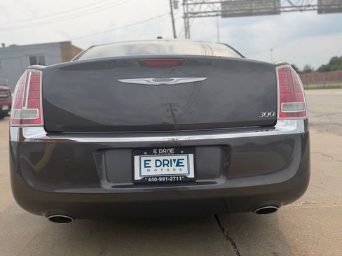 Used 2013 Chrysler 300 w/ Driver Convenience Group RWD image 7