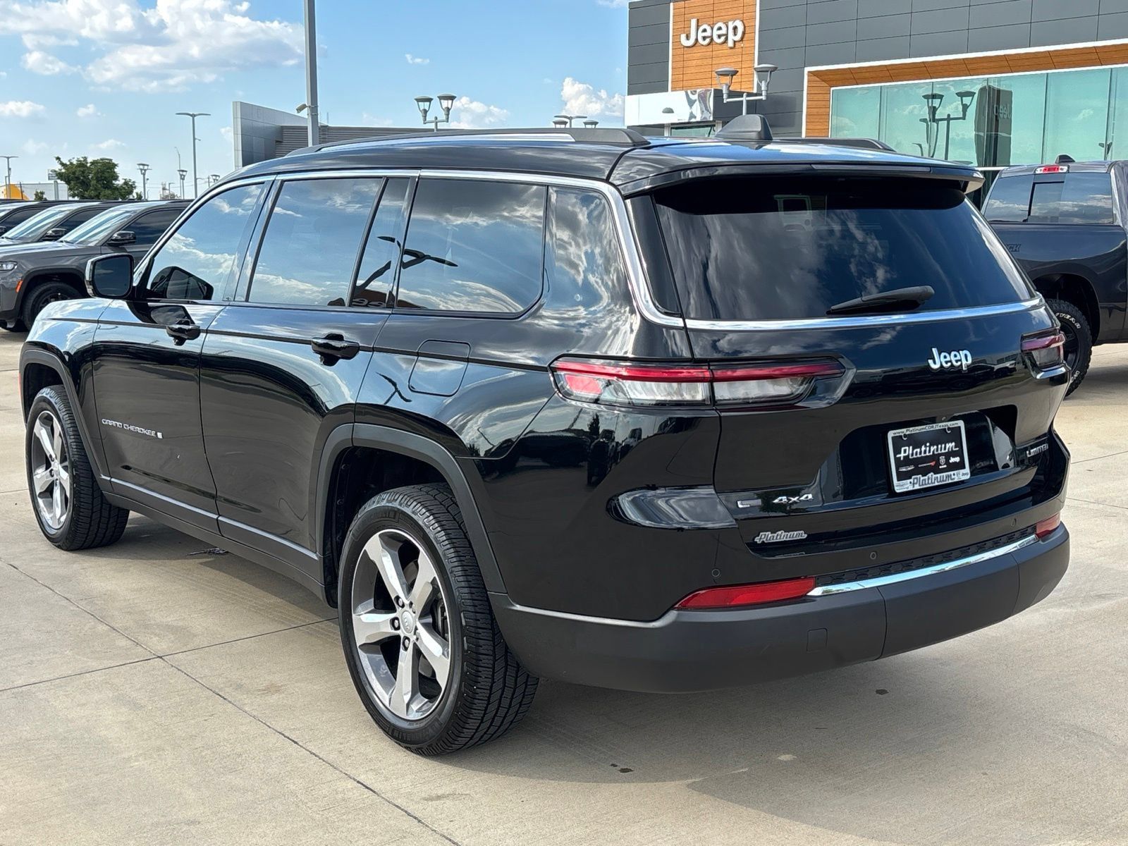 Used 2021 Jeep Grand Cherokee L Limited w/ Trailer Tow Group (B) AWD/4WD image 3