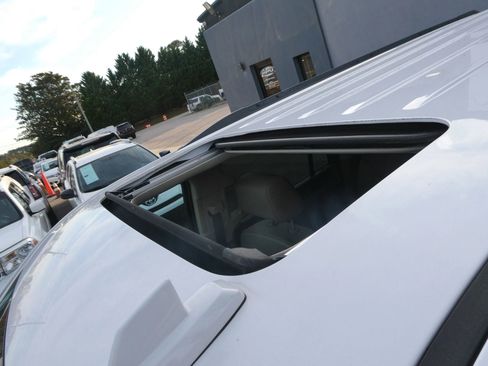 Used 2018 Chevrolet Suburban LT image 11