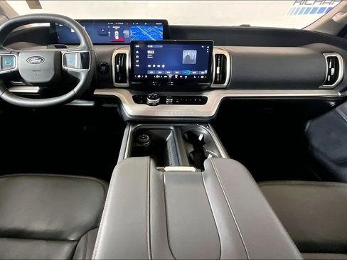 Used 2025 Ford Expedition Active image 11