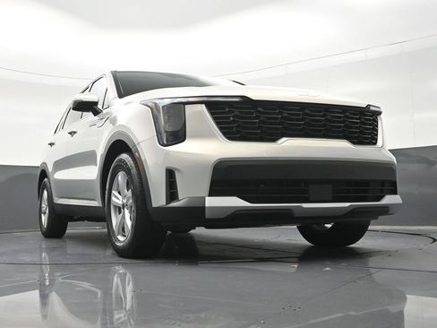 Used 2026 Kia Sorento LX FWD image 32