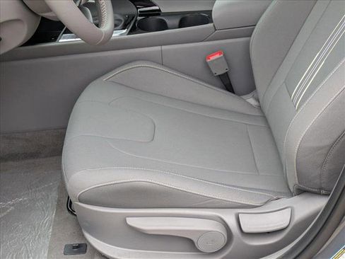 New 2025 Hyundai Elantra SEL image 4