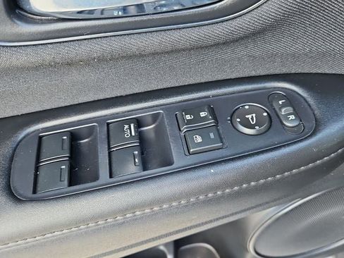 Used 2022 Honda HR-V LX image 32