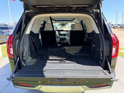 Certified 2025 Ford Expedition Platinum w/ Driver's Package AWD/4WD image 8