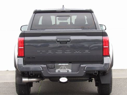 New 2024 Toyota Tacoma TRD Off-Road w/ TRD Off Road Upgrade Package AWD/4WD image 7