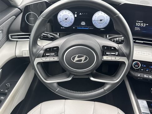Used 2025 Hyundai Elantra Limited FWD image 17