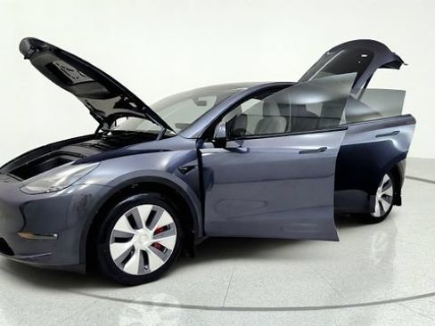 Used 2023 Tesla Model Y Long Range AWD/4WD image 14