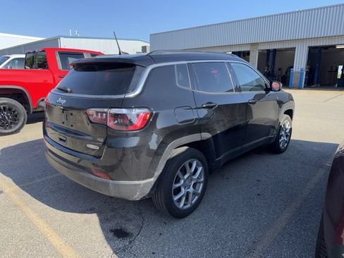 Used 2024 Jeep Compass Latitude AWD/4WD image 5