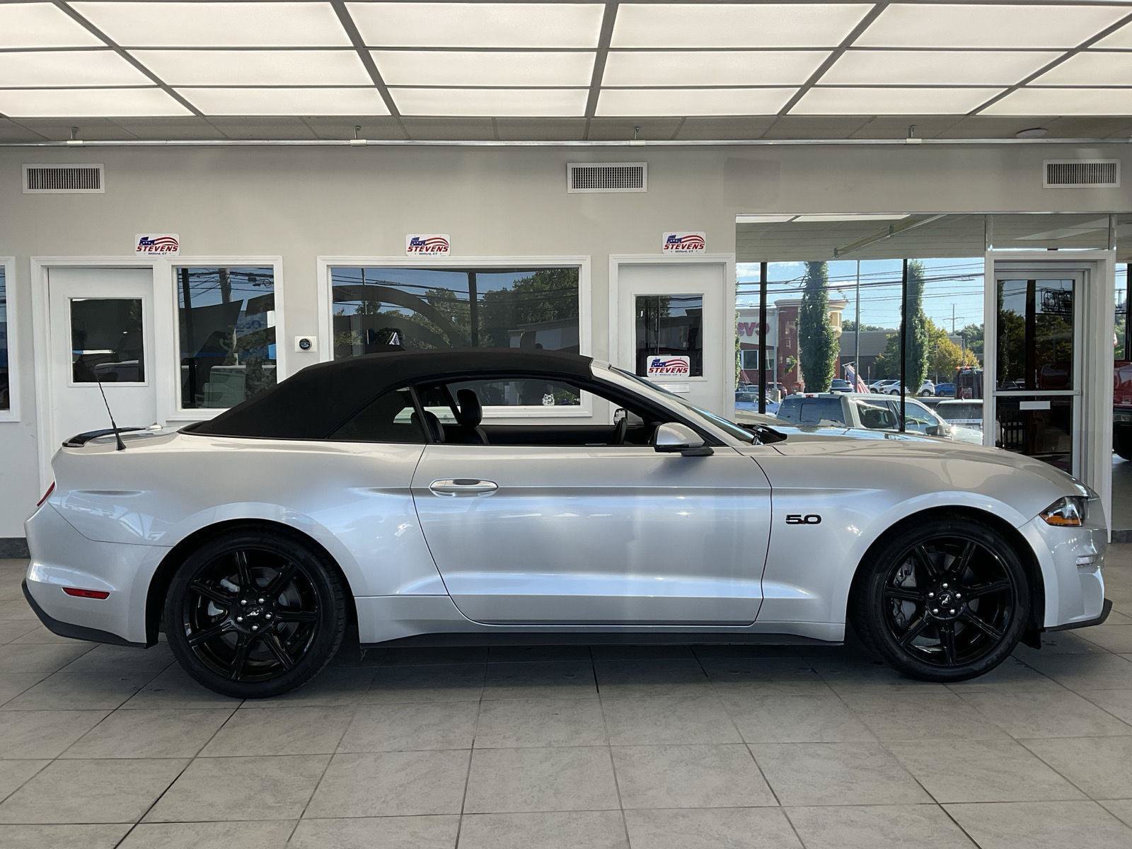 Used 2019 Ford Mustang GT Premium w/ Black Accent Package RWD image 4
