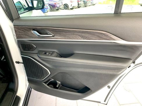 Used 2022 Jeep Grand Cherokee L Limited AWD/4WD image 29