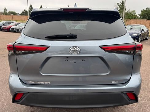 Used 2021 Toyota Highlander XLE AWD/4WD image 5