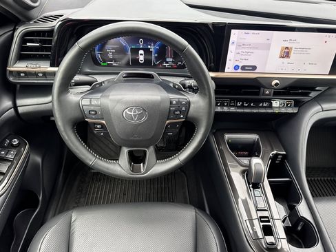 Used 2024 Toyota Crown Platinum image 18
