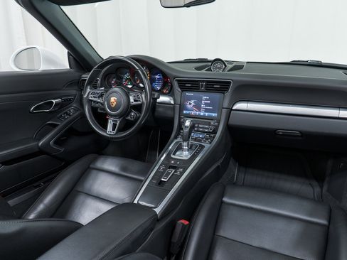 Certified 2019 Porsche 911 Targa 4S image 19