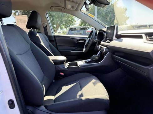 Used 2025 Toyota RAV4 XLE FWD image 9