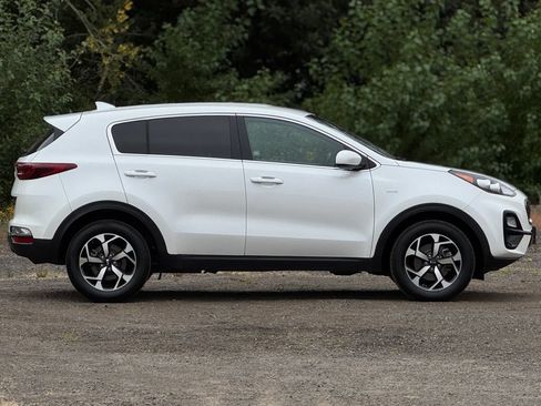 Used 2022 Kia Sportage LX AWD/4WD image 8