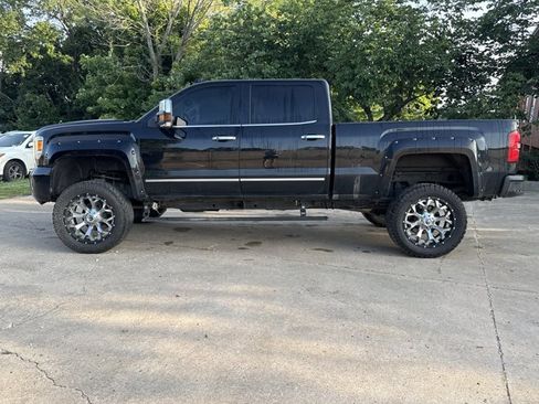 Used 2019 GMC Sierra 2500 Denali w/ Duramax Plus Package AWD/4WD image 3