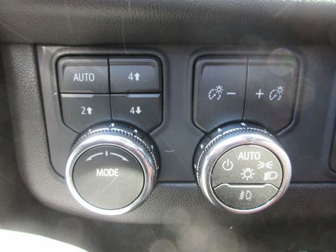 New 2026 GMC Yukon Elevation w/ Elevation Premium Package AWD/4WD image 17