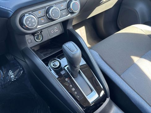 Used 2025 Nissan Versa SV image 39