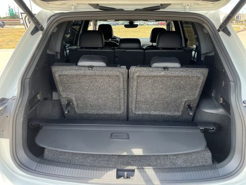 Used 2022 Volkswagen Tiguan SE R-Line image 29