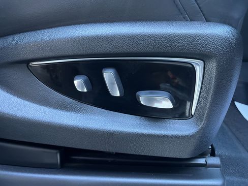 Used 2019 Cadillac Escalade Premium Luxury image 16