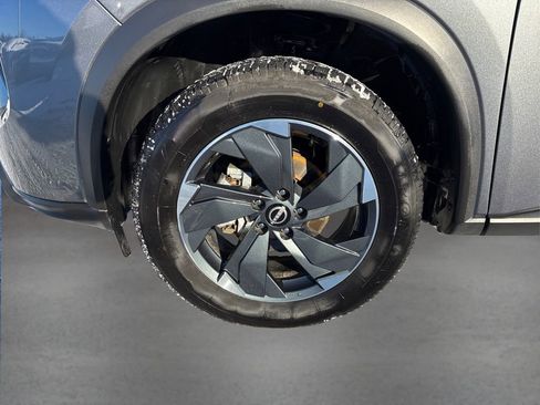 Certified 2025 Nissan Rogue SV image 12