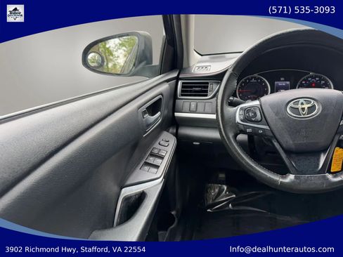 Used 2015 Toyota Camry SE FWD image 25