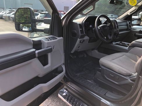 Used 2020 Ford F350 XLT w/ XLT Premium Package image 11