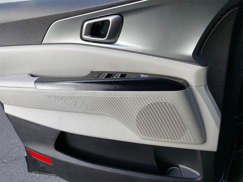 Certified 2024 Kia Carnival LX image 32