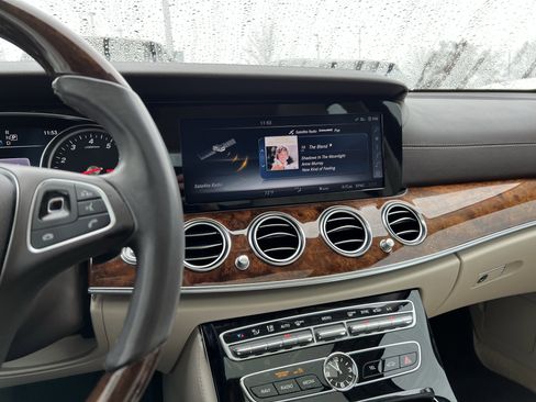 Used 2017 Mercedes-Benz E 300 image 32
