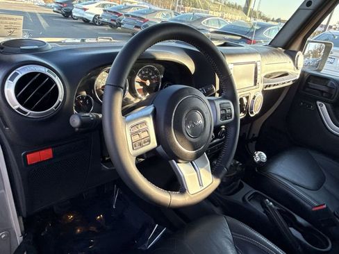 Used 2016 Jeep Wrangler Unlimited Rubicon image 16