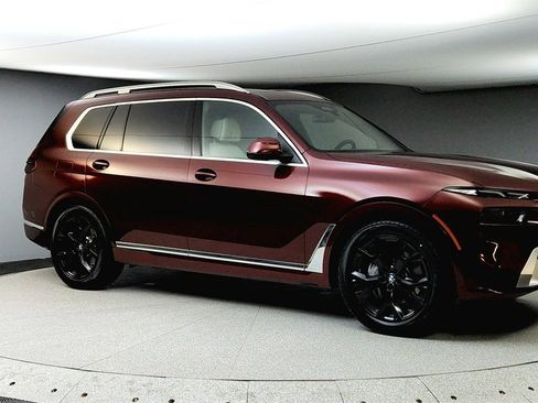 Used 2025 BMW X7 xDrive40i image 1