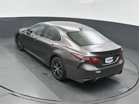 Used 2024 Toyota Camry SE image 33