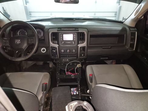 Used 2022 RAM 1500 4x4 Crew Cab Classic w/ Chrome Appearance Group image 10