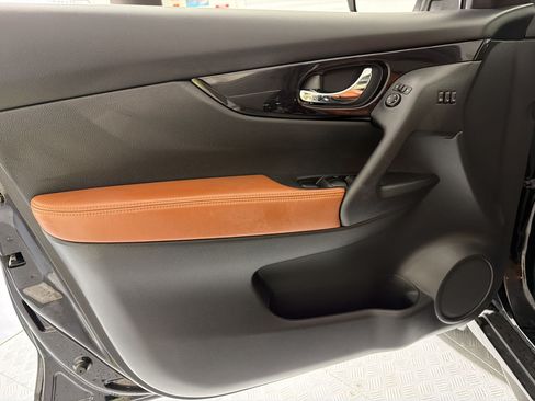 Used 2019 Nissan Rogue SL w/ Premium Package FWD image 19