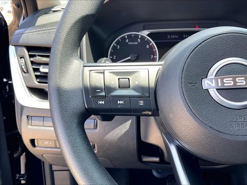 Used 2024 Nissan Rogue SV FWD image 24