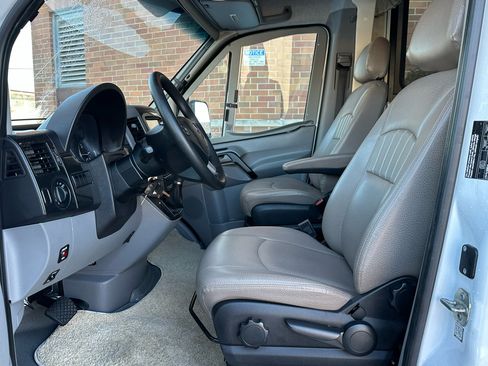 Used 2017 Mercedes-Benz Sprinter 3500 image 74