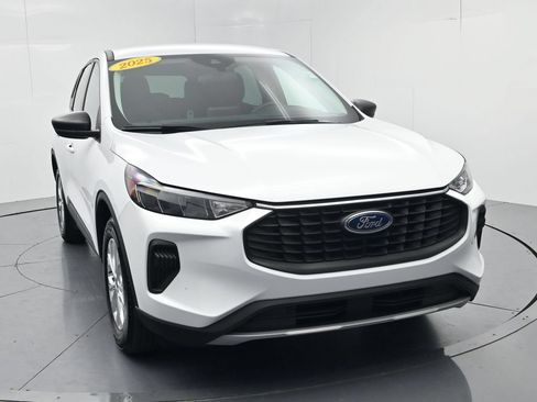 Used 2025 Ford Escape Active FWD image 2