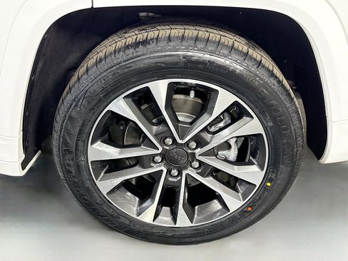 Used 2023 Jeep Grand Cherokee Overland w/ Advanced Protech Group III image 37