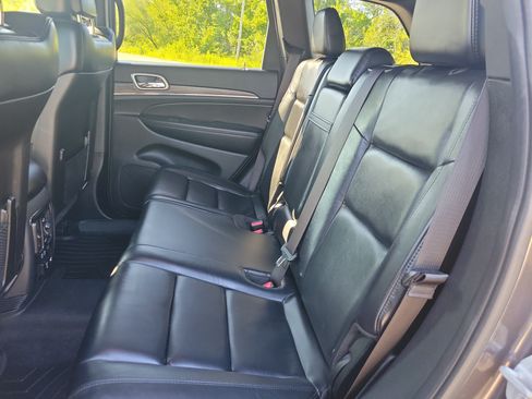 Used 2019 Jeep Grand Cherokee Limited w/ Trailer Tow Group IV AWD/4WD image 16