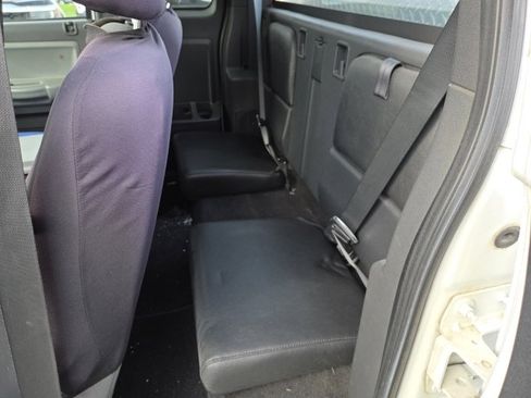 Used 2011 Dodge Dakota SXT image 11