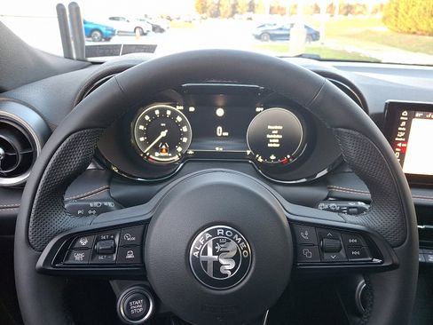 New 2025 Alfa Romeo Tonale AWD w/ Premium Package image 9